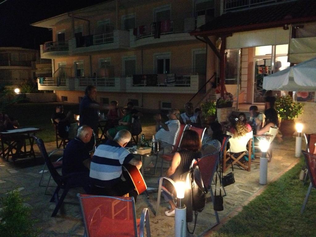 Pension Delfini Asprovalta Bagian luar foto